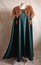 Groene cape met nepbont kraag