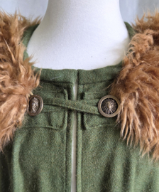 Groene cape met nepbontkraag