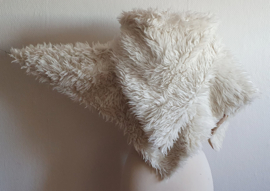 Off-white teddy schoudercape