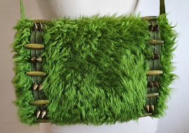 Handmof - Groen nepbont met spikes