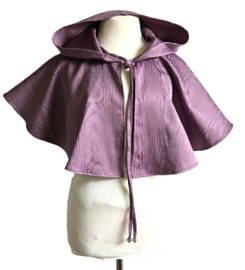 Lila Moiré Schoudercape