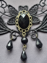 Kanten choker met zwarte steentjes