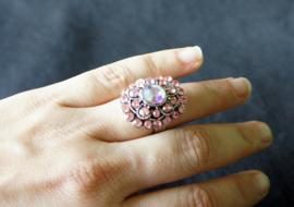 Ring met roze steentjes