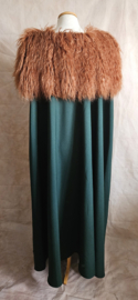 Groene cape met nepbont kraag
