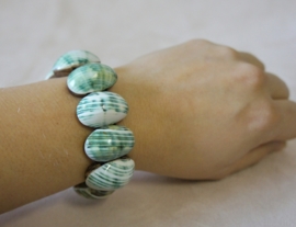 Armband met schelpen