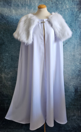 Witte cape met nepbont kraag
