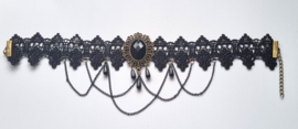 Kanten choker met zwarte steentjes