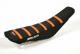 BUD Zadelovertrek zwart/oranje voor de KTM SX/SX-F 125/250/350/450 2011-2017