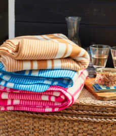 Striped recycled polyester fleece throw blue/white, 130x170