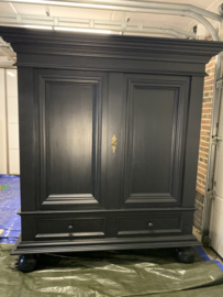 VERKOCHT!  Mooie stijlvolle XL eiken kast Off Black demontabel