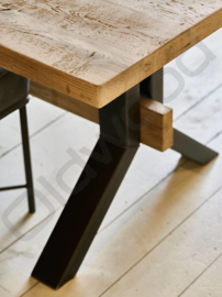 Robust table ''Harlem''