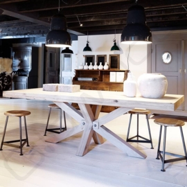Robust table ''Madrid''