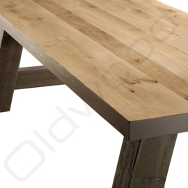 Robust table ''Milaan''