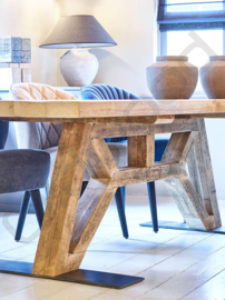 Robust table ''The Flying Dutchman'' (wooden legs)