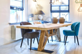 Robust table ''The Flying Dutchman'' (wooden legs)