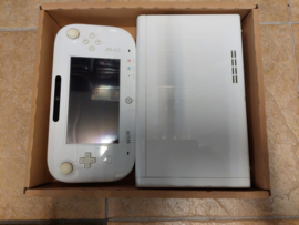 Nintendo WiiU 8GB basic party pack (WiiU tweedehands)