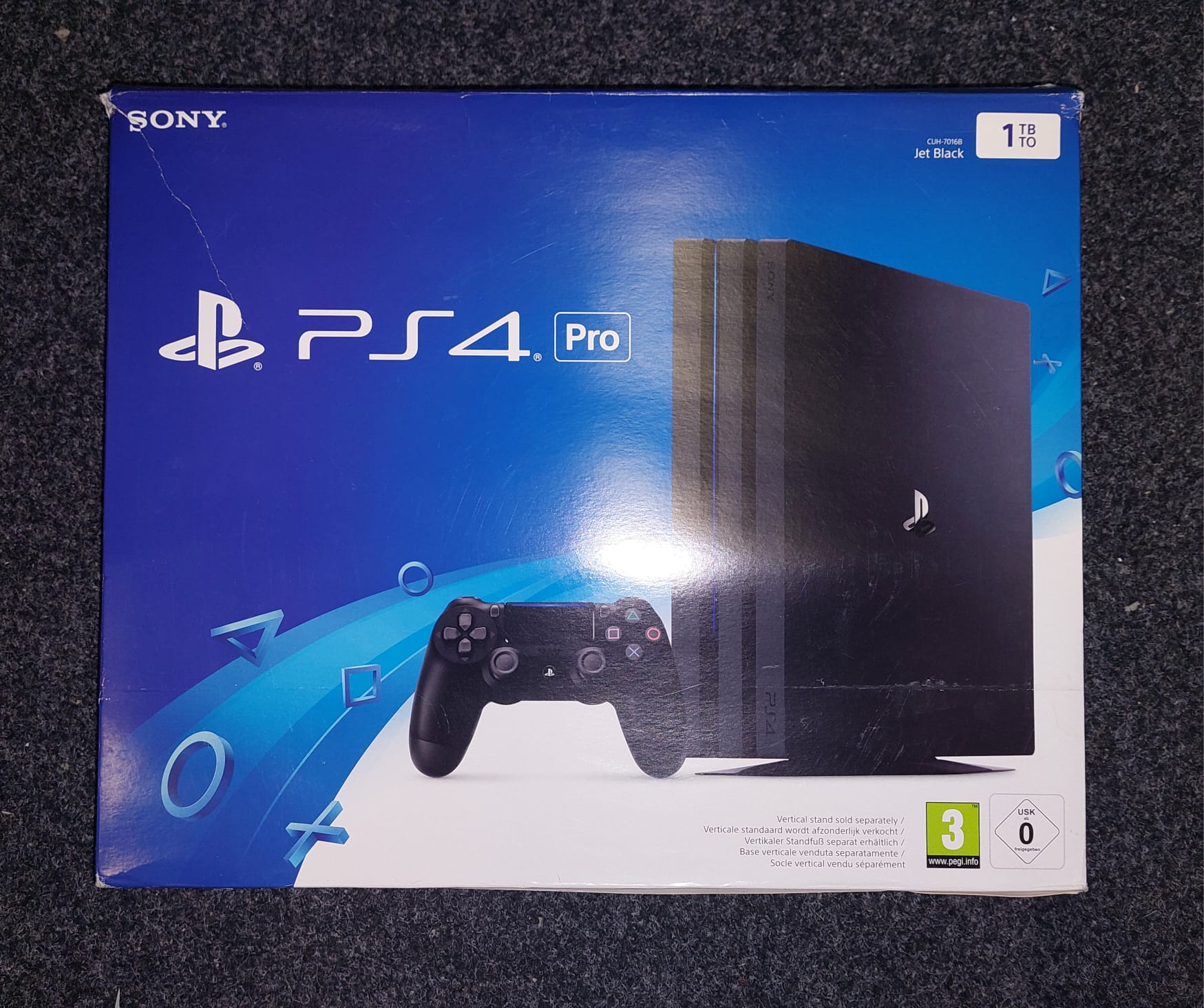 Ps4 pro met controller in doos (ps4 tweedehands console)