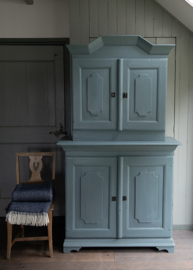 Antieke Zweedse keukenkast in Öja blauw