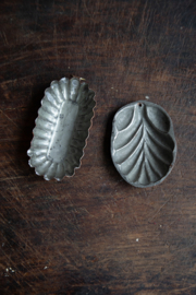 Set van twee bakvormpjes, koper, antiek