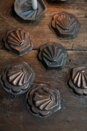 Bakvormpje schelp, koper, antiek