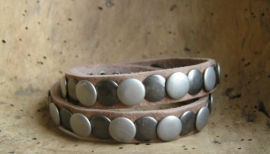 014D Wikkel armband Studs -naturel