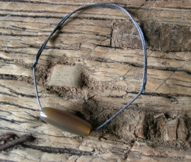 Armband met glazen kraal