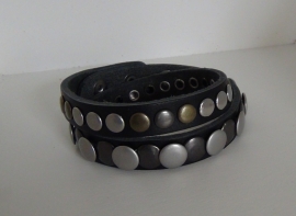 Wikkel armband Studs -zwart