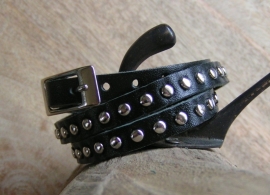 Leren wikkelarmband Studs- zwart