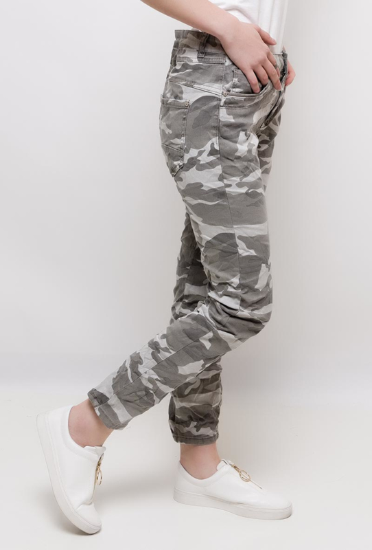 Camouflage jeans