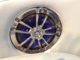 Crownline inbouw JBL Radio en remotes en Infinity Speakers