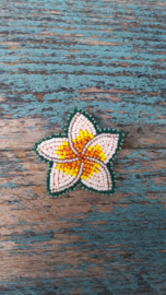 Broche 'Frangipani' 03