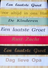 Twee slips kleur donker groen met gouden opdruk.