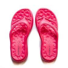 Flip flops in de kleur magenta.