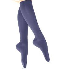 Donkerblauwe compressie kousen met lichte ondersteuning.