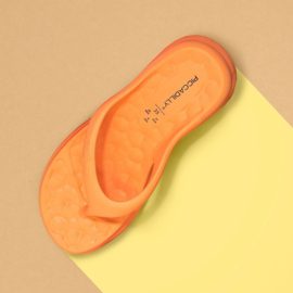 Slippers oranje waarschijnlijk niet.