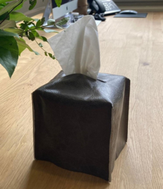 Tissue Box, gemaakt van restleer uit de meubelindustrie.