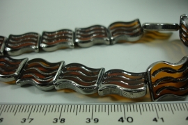 [ 6515 ] Glaskraal 16 x 14 mm. Vlag Bruin met Zilveren randjes, 20 stuks