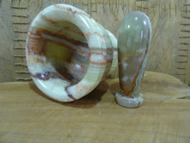 VIJZEL 10 cm.  met Stamper,  ARAGONIET natuursteen.