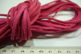 [ 6073 ] Plat Suede Veter 2.8 mm. Donker Roze, per meter