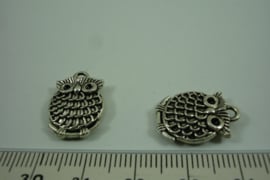 [ 1292 ] zittende Uil 18 mm.  Zilverkleur, per stuk