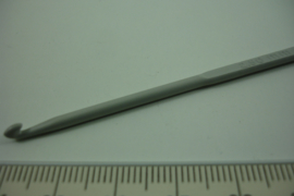 [ 8502 ] Haaknaald  2.5 mm. Grijs metaal