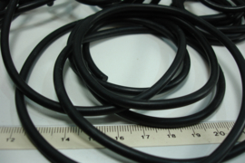 [ 6553 ] Rubber massief 4 mm. Zwart, 150 cm.