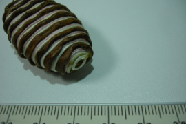 [ 7070 ] Satijn draad kraal 40 x 23 x 17 mm.  Bruin