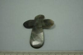 [0627 ] Black-Lip schelp Kruis,  geloten  40 mm.