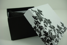 *[ 9249 ] Horloge/Armband doosje 9 x 9 cm. Zwart/ Wit, per stuk