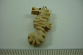 [ 6888 ]  Houten Zeepaardjes, 30 mm.  set van 6 stuks