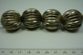 *[ 0803 ]  Tinnen kraal Oud Zilver 30  mm. streng van 4 stuks