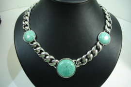 +[ 7121 ] Turquoise stenen met grove Ketting 48 cm.