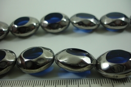 [ 6485 ] Glas kraal 20 mm. Ovaal Blauw met Zilverrand, 17 stuks