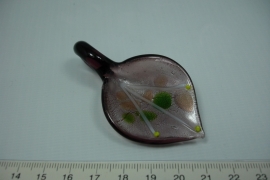 [5709 ] Glas Hanger Blad, Aubergine, 7 cm. per stuk